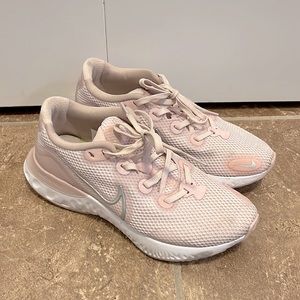 Nike Renew Women’s Sneakers Size 7